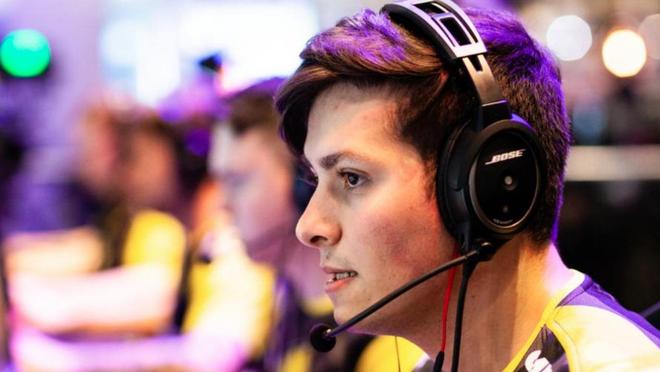 在赛场上碰 在赛场上碰