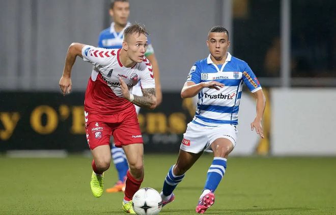 现出强大的 现出强大的